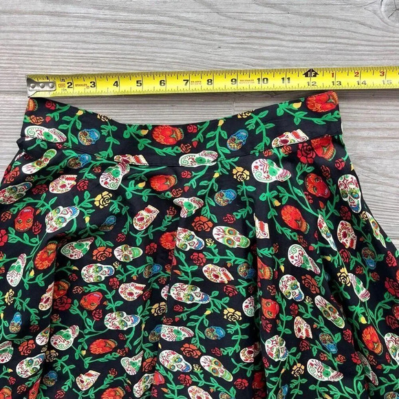 Coven United Womens Multicolor Rose And Skull Print Midi Box Pleated Skirt Small - Picture 2 of 10